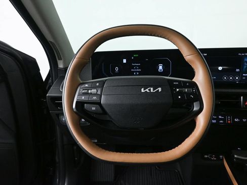 Used 2025 Kia EV6 Wind RWD image 2