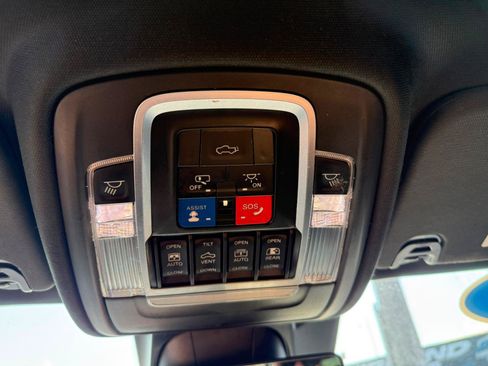 Used 2021 RAM 1500 Laramie AWD/4WD image 33
