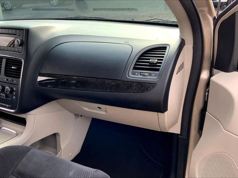 Used 2015 Dodge Grand Caravan SXT w/ Rear Park Assist Package image 17