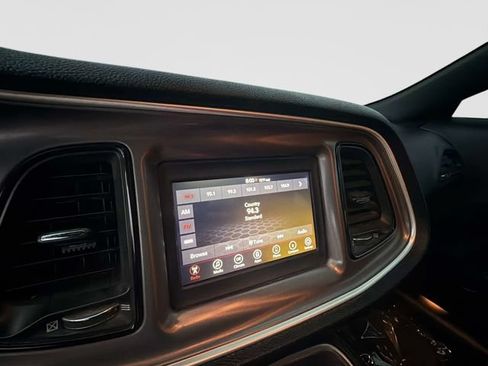 Used 2020 Dodge Challenger SXT RWD image 18