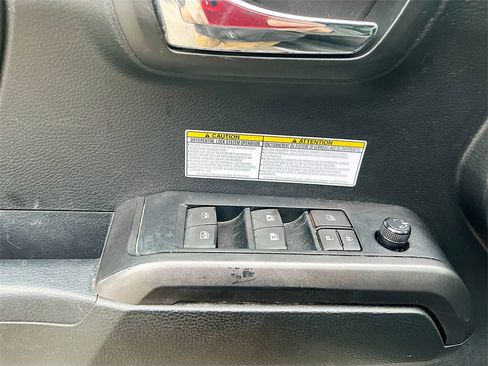 Used 2019 Toyota Tacoma w/ TRD Off-Road Package image 18