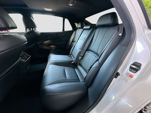 Used 2023 Lexus LS 500 RWD image 23