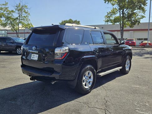 Used 2021 Toyota 4Runner SR5 Premium w/ Moonroof Package AWD/4WD image 4