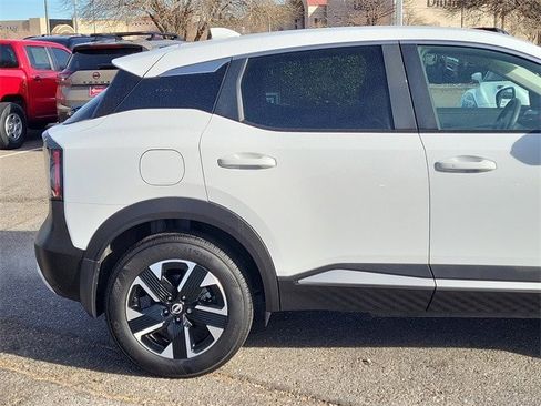 Certified 2025 Nissan Kicks SV w/ Illumination Package image 4