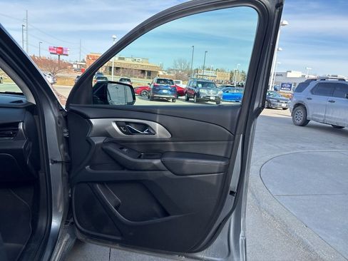 Used 2018 Chevrolet Traverse Premier image 21
