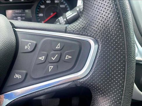 Used 2020 Chevrolet Equinox LS FWD image 21