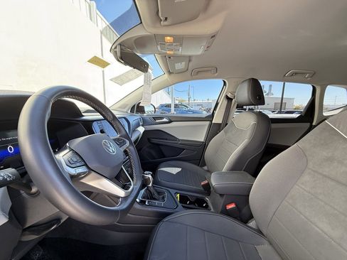 Certified 2024 Volkswagen Taos SE w/ MDO Package image 5