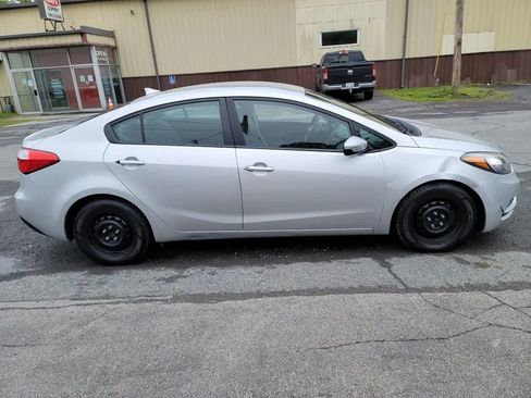 Used 2015 Kia Forte LX FWD image 4