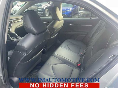 Used 2022 Toyota Camry XSE FWD image 3