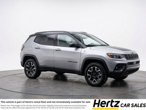 Used 2025 Jeep Compass Trailhawk image 1