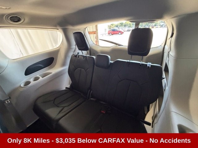 Used 2024 Chrysler Pacifica Touring-L FWD image 13