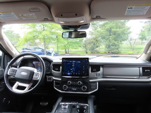 Used 2024 Ford Expedition XLT AWD/4WD image 16