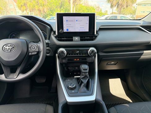 Used 2024 Toyota RAV4 XLE image 18