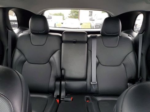 Used 2019 Jeep Cherokee Limited w/ Luxury Group image 13