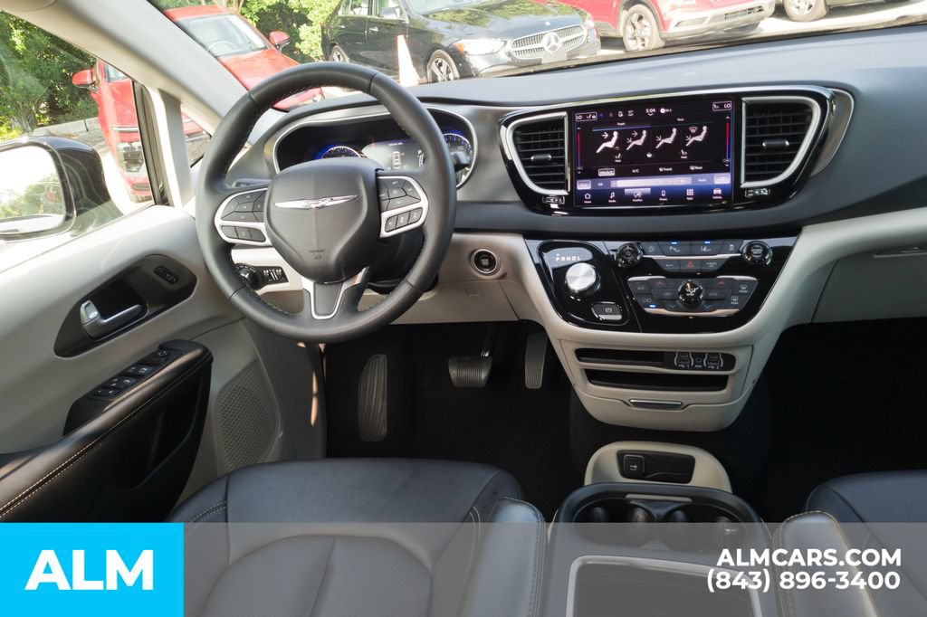 Used 2024 Chrysler Pacifica Touring-L FWD image 21