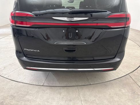 Used 2025 Chrysler Pacifica Select FWD image 24