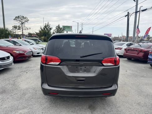 Used 2017 Chrysler Pacifica LX FWD image 7