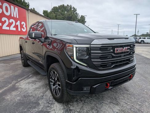Used 2023 GMC Sierra 1500 AT4 w/ AT4 Premium Package AWD/4WD image 6