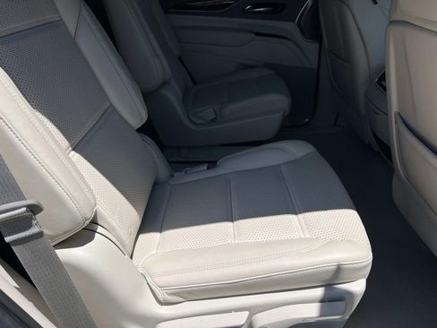 Used 2022 Cadillac Escalade Premium Luxury Platinum w/ LPO, Radiant Package AWD/4WD image 23