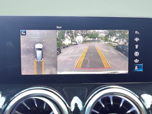 Used 2022 Mercedes-Benz GLB 250 4MATIC image 21