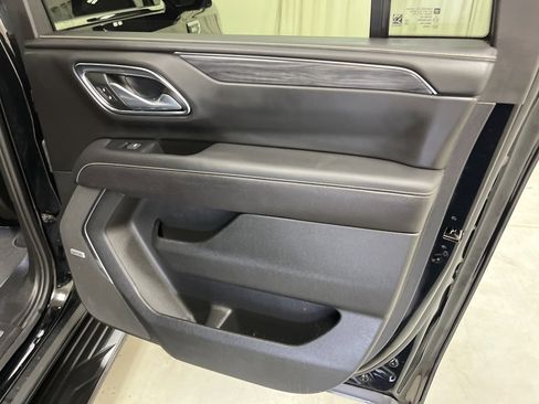 Used 2024 GMC Yukon XL SLT w/ SLT Luxury Package image 24