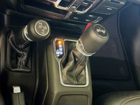 Used 2024 Jeep Wrangler Unlimited Sahara w/ Technology Group AWD/4WD image 25