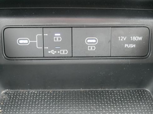 Used 2025 Hyundai Santa Cruz SE image 19