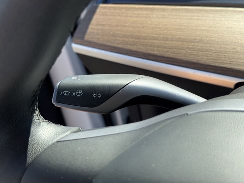 Used 2020 Tesla Model Y Long Range image 26