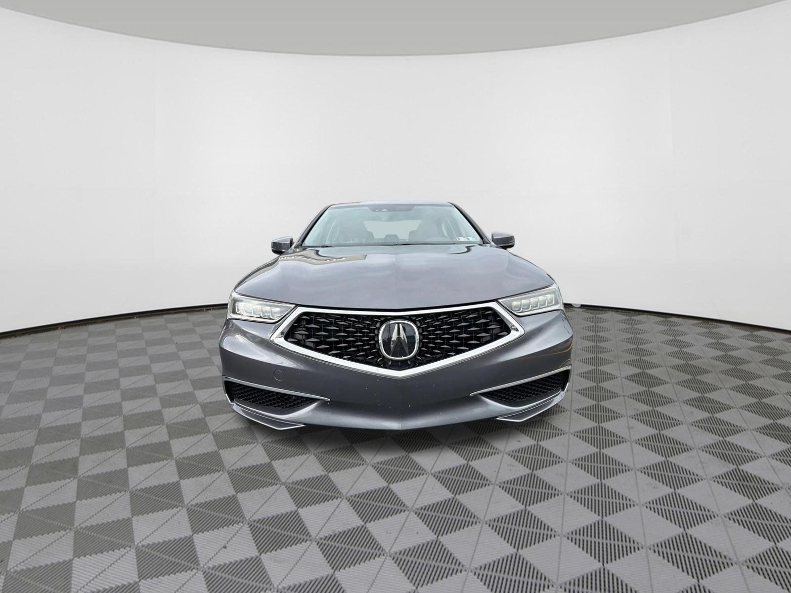 Used 2018 Acura TLX w/ Technology Package FWD image 2