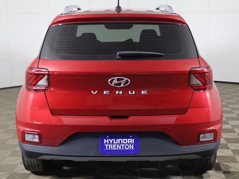 Certified 2023 Hyundai Venue Limited FWD image 11