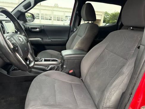Used 2016 Toyota Tacoma TRD Sport w/ Exterior Package AWD/4WD image 10