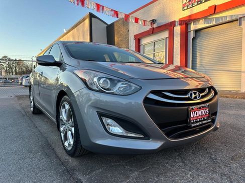 Used 2015 Hyundai Elantra GT w/ Option Group 03 image 3