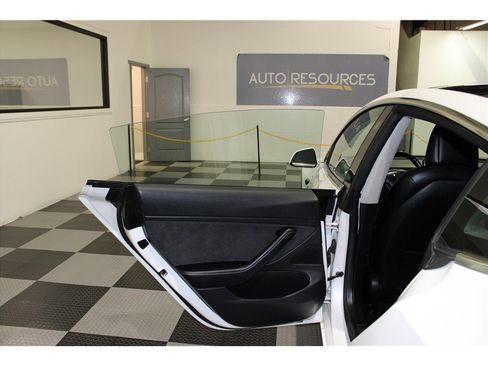 Used 2018 Tesla Model 3 Long Range image 13