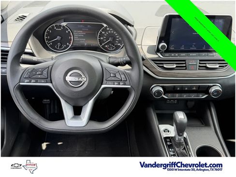 Used 2025 Nissan Altima 2.5 SV FWD image 11