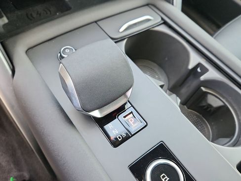 Certified 2025 Land Rover Discovery S image 25