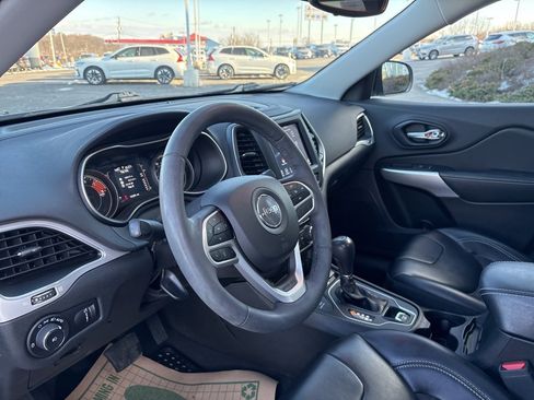 Used 2022 Jeep Cherokee Latitude w/ Sun & Sound Group image 17