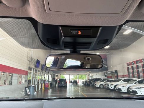 Used 2025 Nissan Rogue SV FWD image 18