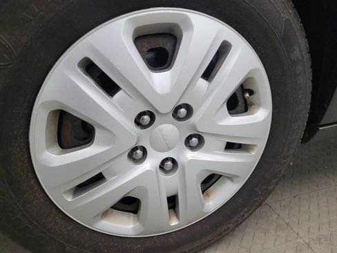 Used 2018 Dodge Grand Caravan SE image 31