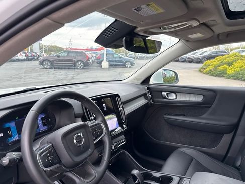 Certified 2025 Volvo XC40 B5 Core AWD/4WD image 16