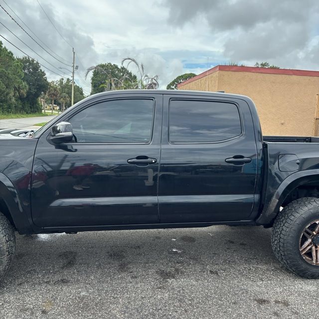 Used 2016 Toyota Tacoma TRD Sport w/ Towing Package AWD/4WD image 7