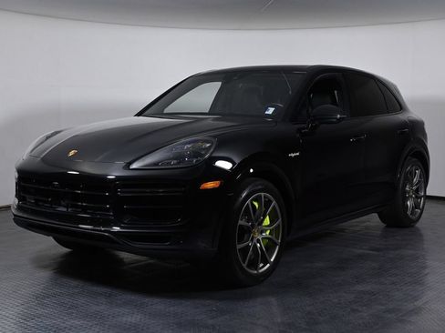 Certified 2022 Porsche Cayenne Turbo S AWD/4WD image 1