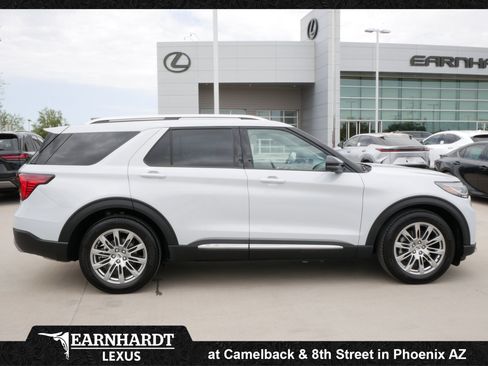 Used 2026 Ford Explorer Platinum RWD image 11