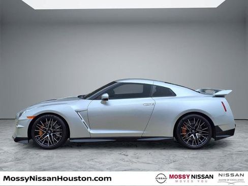 Certified 2024 Nissan GT-R Premium w/ Premium Interior Package AWD/4WD image 6