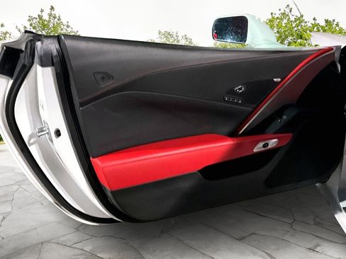 Used 2015 Chevrolet Corvette Z51 3LT w/ 3LT Preferred Equipment Group image 23