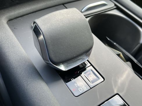 Used 2025 Land Rover Discovery Metropolitan Edition AWD/4WD image 25