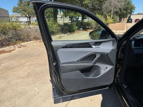Used 2026 Volkswagen Tiguan SE AWD/4WD image 18