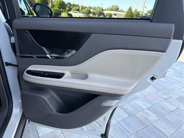 Certified 2024 Lincoln Corsair FWD image 23