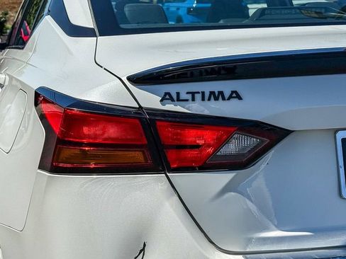 Used 2022 Nissan Altima 2.5 SR w/ Midnight Edition Package FWD image 9