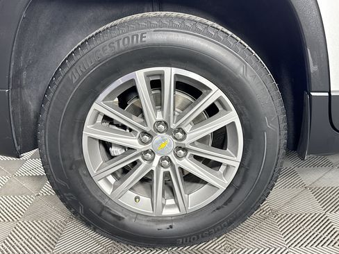 Used 2022 Chevrolet Traverse LT FWD image 31