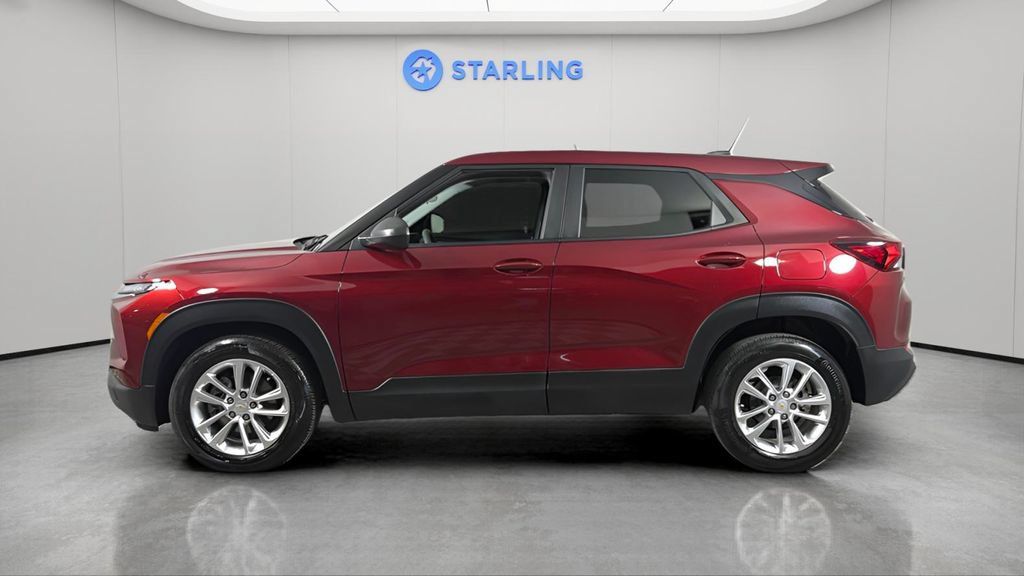 Used 2025 Chevrolet TrailBlazer LS w/ LS Convenience Package FWD image 3